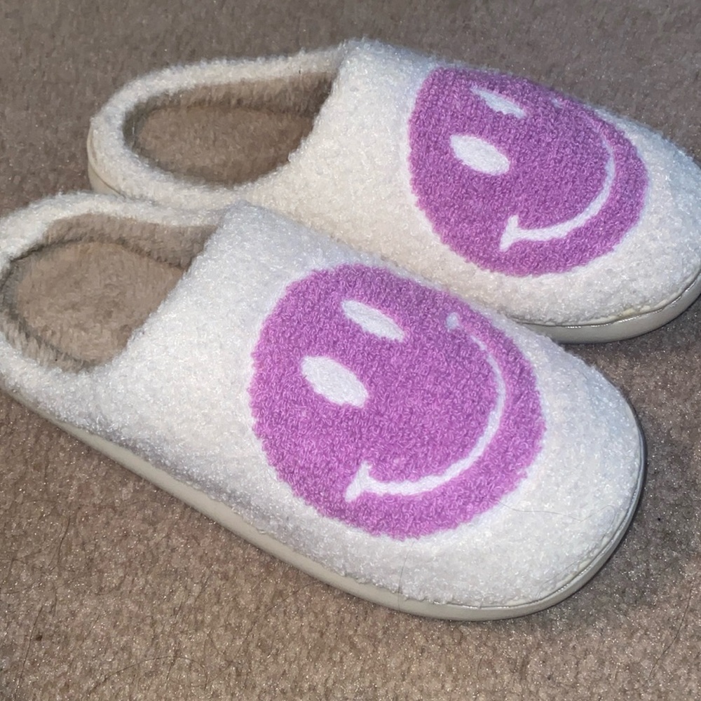 New! Smiley face/ happy face Sherpa women’s slippers